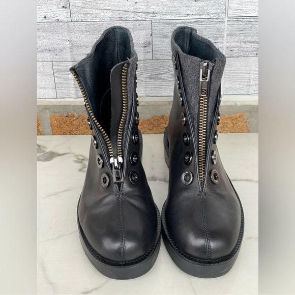 United Nude "Mickey" moto booties size
37/6.5 - Picture 10 of 11